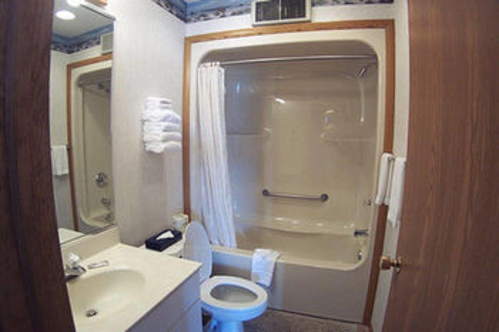 Sea Spray Motel Beach Haven Room photo